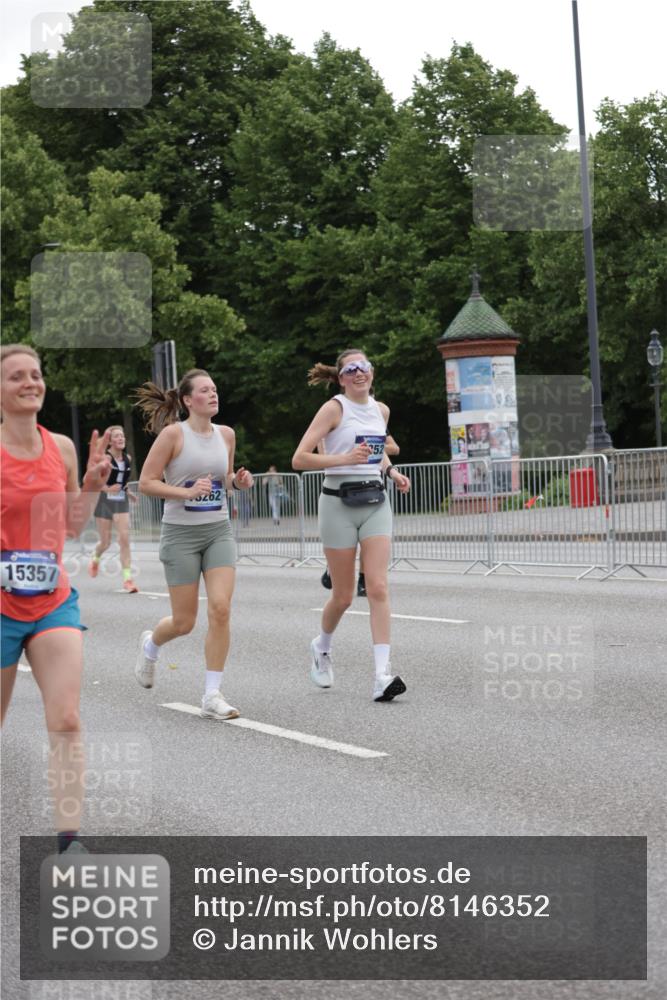 29.06.2025 - hella hamburg halbmarathon Jannik Wohlers http://msf.ph/oto/8146352 29.06.2025 10:47:41 Lombardsbrücke 1157, 1174, 1175, 1392, 1701, 2037, 2163, 2197, 2418, 2650, 2958, 3468, 3504, 3679, 3933, 4327, 4856, 5585, 5886, 5952, 7240, 7393, 7394, 7916, 8077, 8521, 8774, 9356, 9921, 10145, 10777, 10794, 11548, 11742, 11781, 12104, 12157, 12480, 13377, 13529, 13675, 13861, 14050, 15357, 15541, 15730, 15743, 16141, 16722, 17325, 17339, 17562, 17563, 17957, 18001, 18248, 18262, 18352, 18480, 19101 meine-sportfotos.de