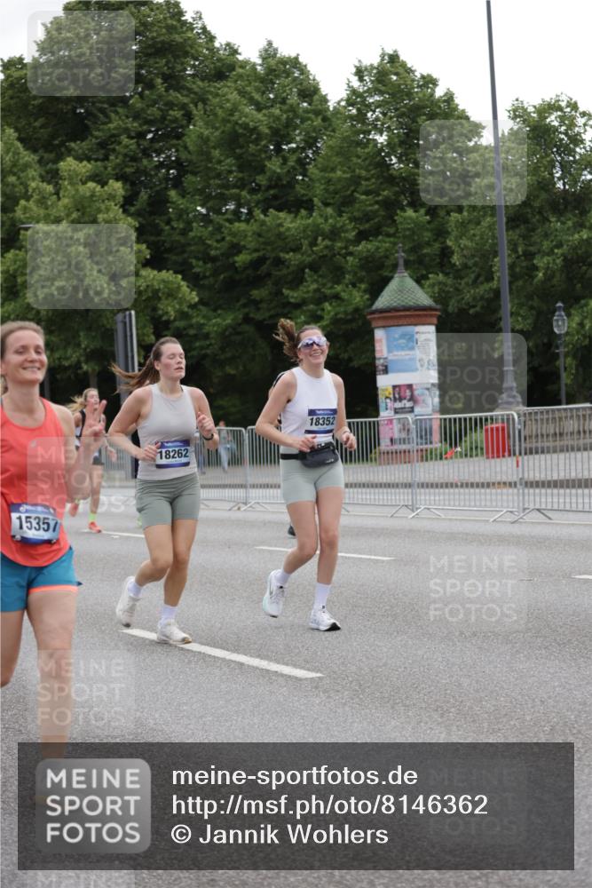 29.06.2025 - hella hamburg halbmarathon Jannik Wohlers http://msf.ph/oto/8146362 29.06.2025 10:47:41 Lombardsbrücke 1157, 1174, 1175, 1392, 1701, 2037, 2163, 2197, 2418, 2650, 2958, 3468, 3504, 3679, 3933, 4327, 4856, 5585, 5886, 5952, 7240, 7393, 7394, 7916, 8077, 8521, 8774, 9356, 9921, 10145, 10777, 10794, 11548, 11742, 11781, 12104, 12157, 12480, 13377, 13529, 13675, 13861, 14050, 15357, 15541, 15730, 15743, 16141, 16722, 17325, 17339, 17562, 17563, 17957, 18001, 18248, 18262, 18352, 18480, 19101 meine-sportfotos.de