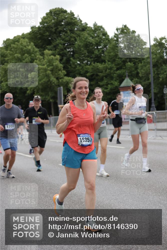 29.06.2025 - hella hamburg halbmarathon Jannik Wohlers http://msf.ph/oto/8146390 29.06.2025 10:47:41 Lombardsbrücke 1157, 1174, 1175, 1392, 1701, 2037, 2163, 2197, 2418, 2650, 2958, 3468, 3504, 3679, 3933, 4327, 4856, 5585, 5886, 5952, 7240, 7393, 7394, 7916, 8077, 8521, 8774, 9356, 9921, 10145, 10777, 10794, 11548, 11742, 11781, 12104, 12157, 12480, 13377, 13529, 13675, 13861, 14050, 15357, 15541, 15730, 15743, 16141, 16722, 17325, 17339, 17562, 17563, 17957, 18001, 18248, 18262, 18352, 18480, 19101 meine-sportfotos.de