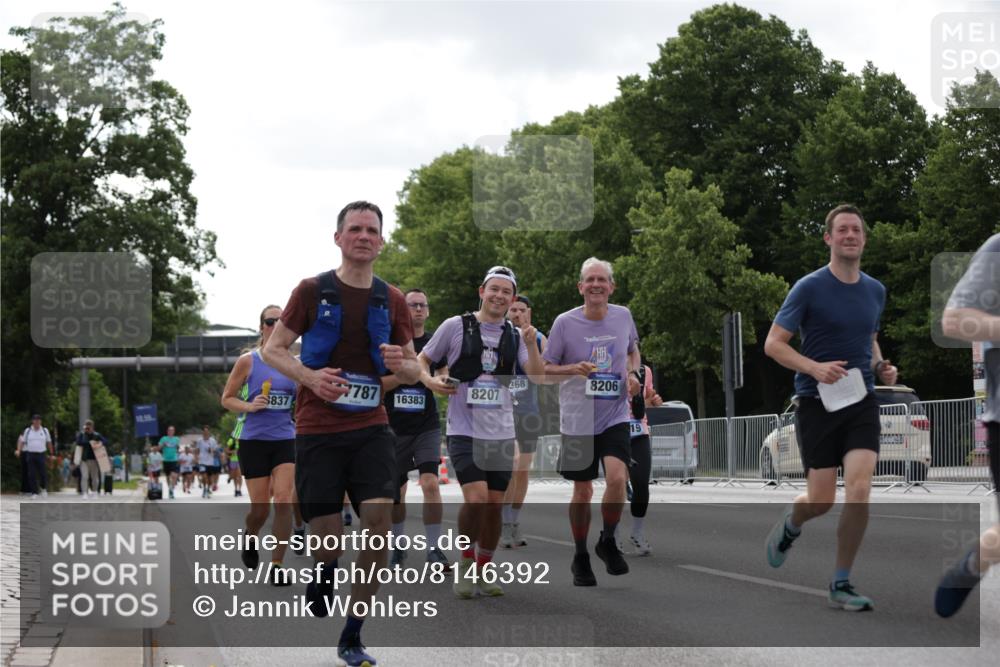 29.06.2025 - hella hamburg halbmarathon Jannik Wohlers http://msf.ph/oto/8146392 29.06.2025 10:10:54 Lombardsbrücke 1723, 3837, 5254, 7271, 8171, 8206, 8207, 8368, 8561, 9119, 10196, 10372, 11149, 11755, 12286, 13603, 14149, 15009, 15252, 15797, 15908, 16383, 17142, 17787, 18382, 19172, 19241 meine-sportfotos.de