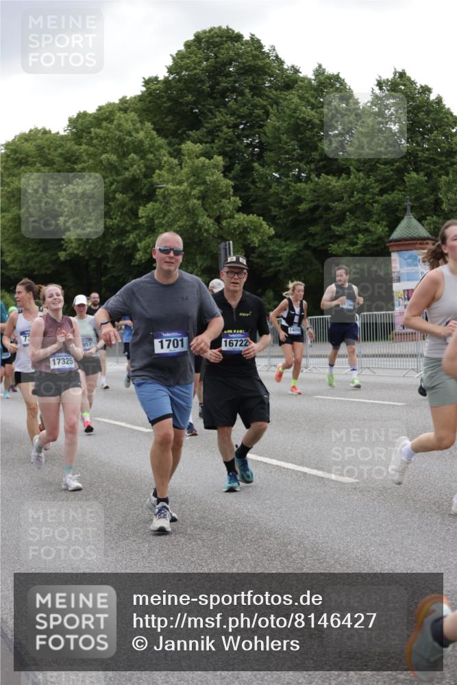 29.06.2025 - hella hamburg halbmarathon Jannik Wohlers http://msf.ph/oto/8146427 29.06.2025 10:47:42 Lombardsbrücke 1157, 1174, 1175, 1392, 1645, 1701, 2037, 2163, 2197, 2418, 2650, 2756, 2958, 3468, 3504, 3679, 3933, 4327, 4588, 4856, 5585, 5952, 7240, 7393, 7394, 7916, 8521, 8774, 9356, 9921, 10145, 10777, 10794, 11548, 11742, 11781, 12104, 12157, 12480, 12932, 13377, 13529, 13675, 13861, 14050, 15357, 15541, 15730, 15743, 16141, 16722, 17325, 17339, 17562, 17563, 17957, 18001, 18248, 18262, 18352, 18480, 19101 meine-sportfotos.de
