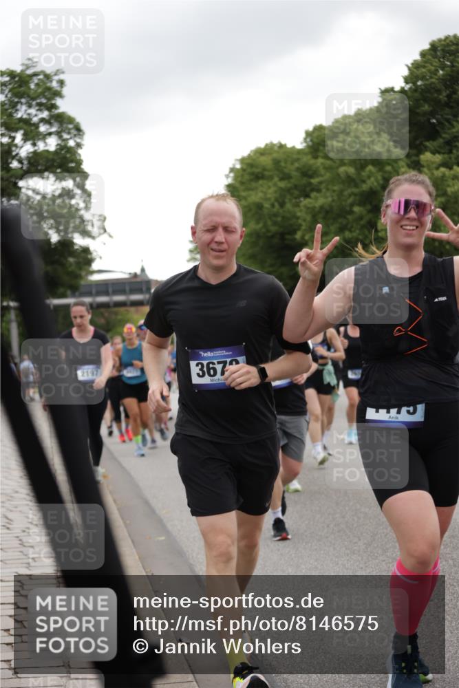 29.06.2025 - hella hamburg halbmarathon Jannik Wohlers http://msf.ph/oto/8146575 29.06.2025 10:47:47 Lombardsbrücke 1157, 1174, 1175, 1645, 1701, 2037, 2163, 2418, 2650, 2756, 2958, 3320, 3468, 3504, 3679, 3933, 4327, 4588, 5585, 5781, 5952, 6143, 7393, 7394, 7532, 7916, 8521, 9356, 9775, 9921, 10145, 10777, 10794, 11548, 11742, 11781, 12104, 12439, 12932, 13377, 13529, 13675, 13861, 14050, 15357, 15743, 16141, 16368, 16722, 16965, 17325, 17339, 17562, 17563, 17957, 18001, 18248, 18262, 18352, 18480, 19101 meine-sportfotos.de