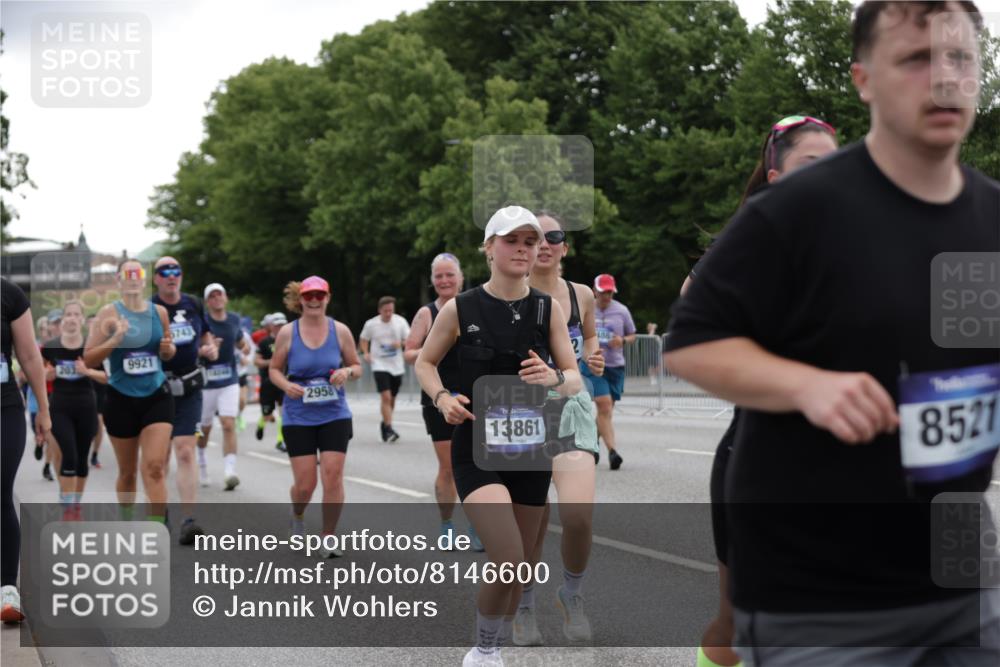 29.06.2025 - hella hamburg halbmarathon Jannik Wohlers http://msf.ph/oto/8146600 29.06.2025 10:47:49 Lombardsbrücke 1157, 1174, 1175, 1645, 1701, 2037, 2163, 2418, 2650, 2756, 2958, 3320, 3468, 3504, 3679, 3933, 4327, 4588, 5585, 5781, 5952, 6143, 7393, 7394, 7532, 8521, 8948, 9775, 9921, 10145, 10777, 10794, 11548, 11742, 11781, 12104, 12192, 12439, 12932, 13377, 13529, 13675, 13861, 14050, 15357, 15743, 16141, 16368, 16722, 16965, 17325, 17339, 17957, 18001, 18248, 18262, 18352, 18480, 19101 meine-sportfotos.de