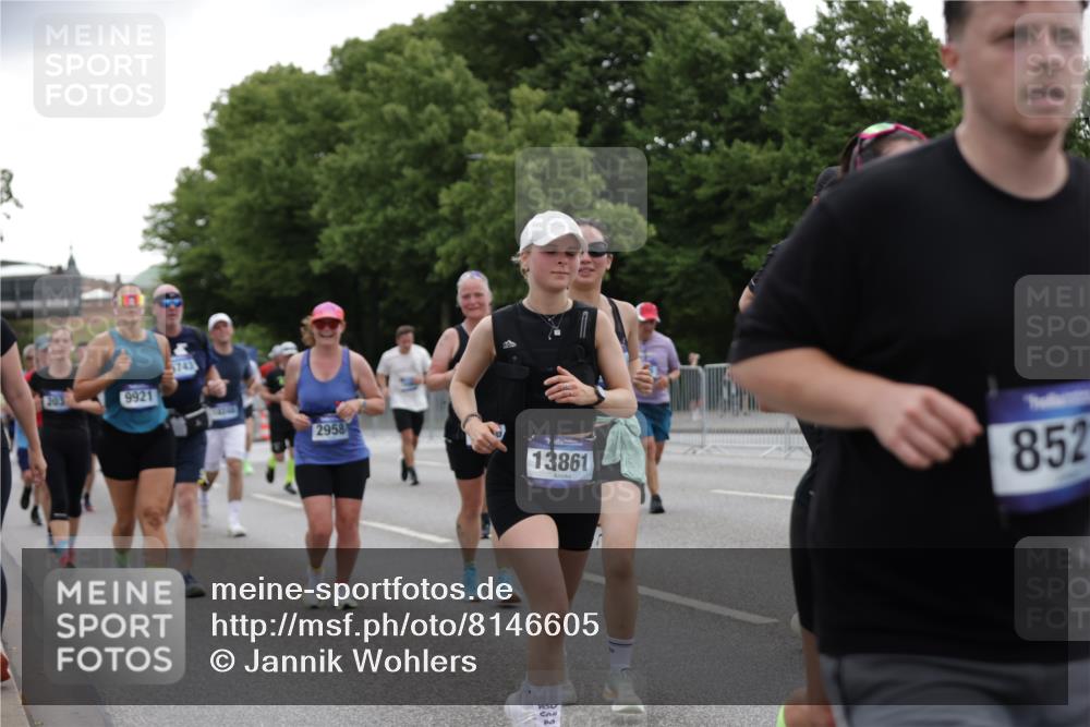29.06.2025 - hella hamburg halbmarathon Jannik Wohlers http://msf.ph/oto/8146605 29.06.2025 10:47:49 Lombardsbrücke 1157, 1174, 1175, 1645, 1701, 2037, 2163, 2418, 2650, 2756, 2958, 3320, 3468, 3504, 3679, 3933, 4327, 4588, 5585, 5781, 5952, 6143, 7393, 7394, 7532, 8521, 8948, 9775, 9921, 10145, 10777, 10794, 11548, 11742, 11781, 12104, 12192, 12439, 12932, 13377, 13529, 13675, 13861, 14050, 15357, 15743, 16141, 16368, 16722, 16965, 17325, 17339, 17957, 18001, 18248, 18262, 18352, 18480, 19101 meine-sportfotos.de