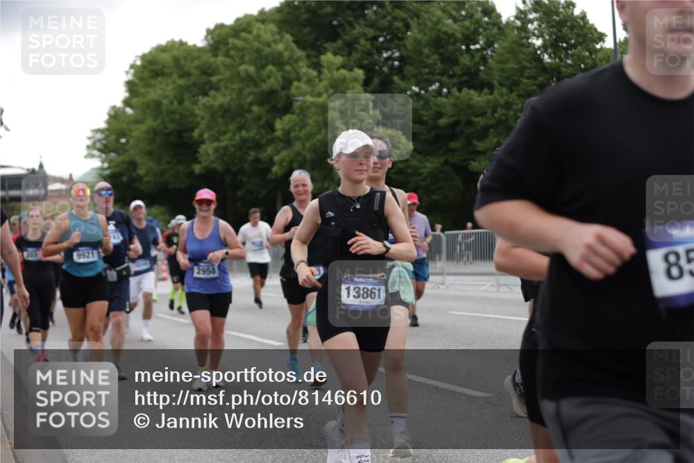 29.06.2025 - hella hamburg halbmarathon Jannik Wohlers http://msf.ph/oto/8146610 29.06.2025 10:47:49 Lombardsbrücke 1157, 1174, 1175, 1645, 1701, 2037, 2163, 2418, 2650, 2756, 2958, 3320, 3468, 3504, 3679, 3933, 4327, 4588, 5585, 5781, 5952, 6143, 7393, 7394, 7532, 8521, 8948, 9775, 9921, 10145, 10777, 10794, 11548, 11742, 11781, 12104, 12192, 12439, 12932, 13377, 13529, 13675, 13861, 14050, 15357, 15743, 16141, 16368, 16722, 16965, 17325, 17339, 17957, 18001, 18248, 18262, 18352, 18480, 19101 meine-sportfotos.de