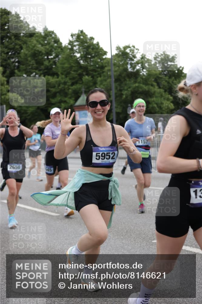 29.06.2025 - hella hamburg halbmarathon Jannik Wohlers http://msf.ph/oto/8146621 29.06.2025 10:47:50 Lombardsbrücke 1157, 1174, 1175, 1645, 1701, 2037, 2195, 2418, 2475, 2650, 2756, 2909, 2958, 3320, 3468, 3504, 3679, 3933, 4327, 4588, 5585, 5781, 5952, 6143, 7393, 7394, 7532, 8521, 8948, 9775, 9921, 10145, 10794, 11548, 11742, 11781, 12022, 12104, 12192, 12439, 12932, 13377, 13529, 13559, 13675, 13861, 14050, 15743, 16141, 16368, 16722, 16965, 17325, 17339, 17957, 18001, 18248, 18262, 18352, 18480, 19101 meine-sportfotos.de