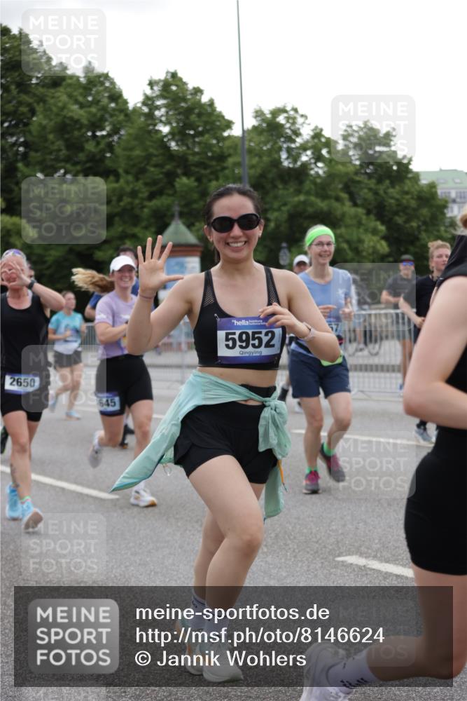 29.06.2025 - hella hamburg halbmarathon Jannik Wohlers http://msf.ph/oto/8146624 29.06.2025 10:47:50 Lombardsbrücke 1157, 1174, 1175, 1645, 1701, 2037, 2195, 2418, 2475, 2650, 2756, 2909, 2958, 3320, 3468, 3504, 3679, 3933, 4327, 4588, 5585, 5781, 5952, 6143, 7393, 7394, 7532, 8521, 8948, 9775, 9921, 10145, 10794, 11548, 11742, 11781, 12022, 12104, 12192, 12439, 12932, 13377, 13529, 13559, 13675, 13861, 14050, 15743, 16141, 16368, 16722, 16965, 17325, 17339, 17957, 18001, 18248, 18262, 18352, 18480, 19101 meine-sportfotos.de