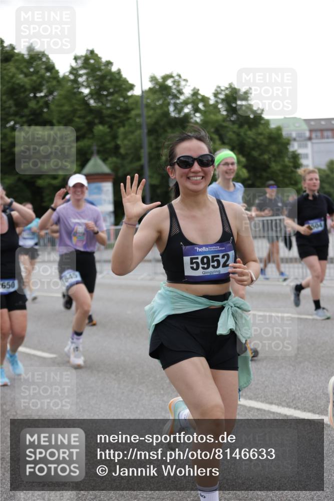 29.06.2025 - hella hamburg halbmarathon Jannik Wohlers http://msf.ph/oto/8146633 29.06.2025 10:47:51 Lombardsbrücke 1157, 1174, 1175, 1645, 1701, 2037, 2195, 2418, 2475, 2650, 2756, 2909, 2958, 3320, 3468, 3504, 3679, 3933, 4327, 4588, 5585, 5781, 5952, 6143, 7393, 7394, 7532, 8521, 8948, 9775, 9921, 10145, 11548, 11742, 11781, 12022, 12104, 12152, 12192, 12439, 12932, 13377, 13529, 13559, 13675, 13861, 14050, 15743, 16141, 16368, 16722, 16965, 17325, 17339, 17957, 18001, 18248, 18262, 18352, 18480, 19101 meine-sportfotos.de