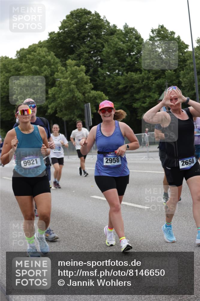29.06.2025 - hella hamburg halbmarathon Jannik Wohlers http://msf.ph/oto/8146650 29.06.2025 10:47:51 Lombardsbrücke 1157, 1174, 1175, 1645, 1701, 2037, 2195, 2418, 2475, 2650, 2756, 2909, 2958, 3320, 3468, 3504, 3679, 3933, 4327, 4588, 5585, 5781, 5952, 6143, 7393, 7394, 7532, 8521, 8948, 9775, 9921, 10145, 11548, 11742, 11781, 12022, 12104, 12152, 12192, 12439, 12932, 13377, 13529, 13559, 13675, 13861, 14050, 15743, 16141, 16368, 16722, 16965, 17325, 17339, 17957, 18001, 18248, 18262, 18352, 18480, 19101 meine-sportfotos.de