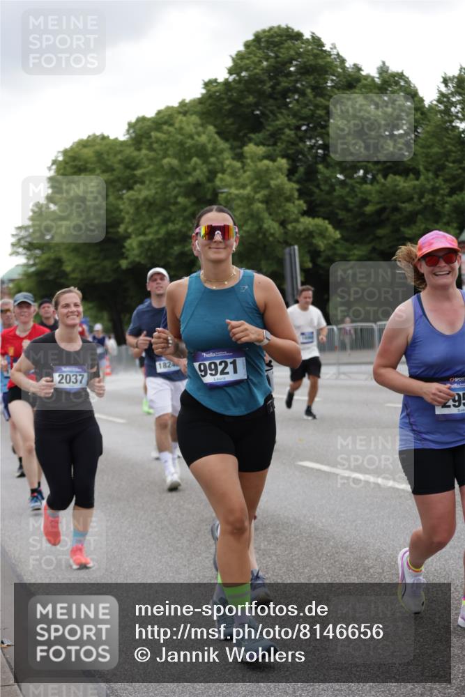 29.06.2025 - hella hamburg halbmarathon Jannik Wohlers http://msf.ph/oto/8146656 29.06.2025 10:47:52 Lombardsbrücke 1157, 1174, 1175, 1645, 1701, 2037, 2195, 2418, 2475, 2627, 2650, 2756, 2909, 2958, 3320, 3468, 3504, 3679, 3933, 4327, 4588, 5585, 5781, 5952, 6143, 7393, 7394, 7532, 8521, 8948, 9775, 9921, 10145, 11548, 11742, 11781, 12022, 12104, 12152, 12192, 12439, 12452, 12932, 13377, 13529, 13559, 13675, 13861, 14050, 15743, 16141, 16368, 16669, 16693, 16722, 16965, 17325, 17339, 17930, 17957, 18001, 18248, 18480 meine-sportfotos.de
