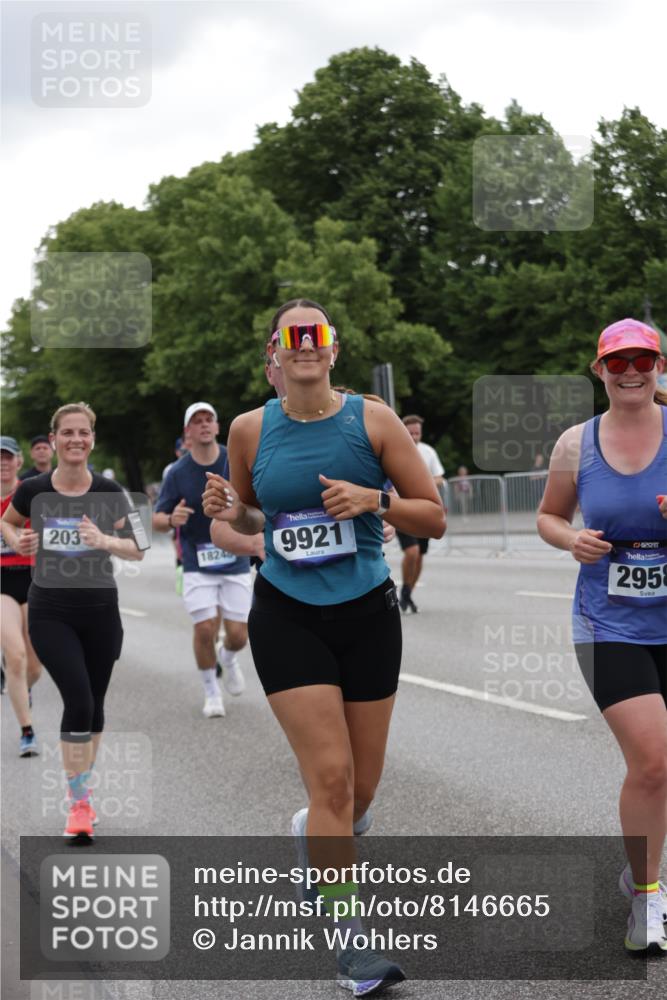 29.06.2025 - hella hamburg halbmarathon Jannik Wohlers http://msf.ph/oto/8146665 29.06.2025 10:47:52 Lombardsbrücke 1157, 1174, 1175, 1645, 1701, 2037, 2195, 2418, 2475, 2627, 2650, 2756, 2909, 2958, 3320, 3468, 3504, 3679, 3933, 4327, 4588, 5585, 5781, 5952, 6143, 7393, 7394, 7532, 8521, 8948, 9775, 9921, 10145, 11548, 11742, 11781, 12022, 12104, 12152, 12192, 12439, 12452, 12932, 13377, 13529, 13559, 13675, 13861, 14050, 15743, 16141, 16368, 16669, 16693, 16722, 16965, 17325, 17339, 17930, 17957, 18001, 18248, 18480 meine-sportfotos.de
