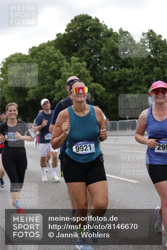 29.06.2025 - hella hamburg halbmarathon Jannik Wohlers http://msf.ph/oto/8146670 29.06.2025 10:47:52 Lombardsbrücke 1157, 1174, 1175, 1645, 1701, 2037, 2195, 2418, 2475, 2627, 2650, 2756, 2909, 2958, 3320, 3468, 3504, 3679, 3933, 4327, 4588, 5585, 5781, 5952, 6143, 7393, 7394, 7532, 8521, 8948, 9775, 9921, 10145, 11548, 11742, 11781, 12022, 12104, 12152, 12192, 12439, 12452, 12932, 13377, 13529, 13559, 13675, 13861, 14050, 15743, 16141, 16368, 16669, 16693, 16722, 16965, 17325, 17339, 17930, 17957, 18001, 18248, 18480 meine-sportfotos.de