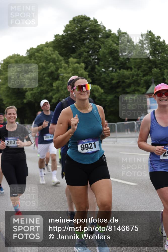 29.06.2025 - hella hamburg halbmarathon Jannik Wohlers http://msf.ph/oto/8146675 29.06.2025 10:47:52 Lombardsbrücke 1157, 1174, 1175, 1645, 1701, 2037, 2195, 2418, 2475, 2627, 2650, 2756, 2909, 2958, 3320, 3468, 3504, 3679, 3933, 4327, 4588, 5585, 5781, 5952, 6143, 7393, 7394, 7532, 8521, 8948, 9775, 9921, 10145, 11548, 11742, 11781, 12022, 12104, 12152, 12192, 12439, 12452, 12932, 13377, 13529, 13559, 13675, 13861, 14050, 15743, 16141, 16368, 16669, 16693, 16722, 16965, 17325, 17339, 17930, 17957, 18001, 18248, 18480 meine-sportfotos.de