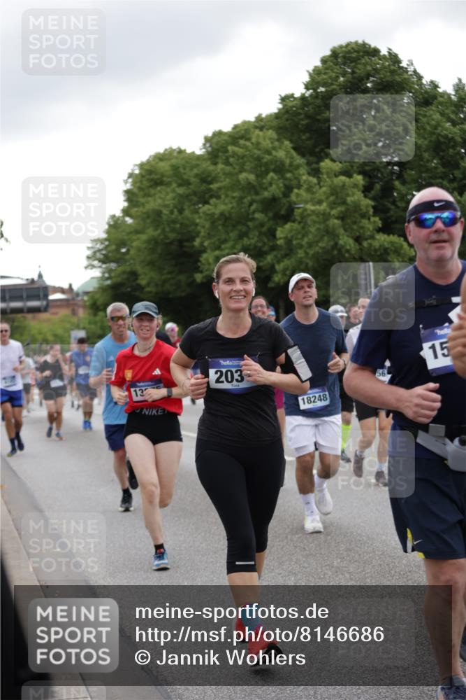 29.06.2025 - hella hamburg halbmarathon Jannik Wohlers http://msf.ph/oto/8146686 29.06.2025 10:47:53 Lombardsbrücke 1157, 1174, 1175, 1645, 2037, 2195, 2418, 2475, 2627, 2650, 2756, 2909, 2958, 3320, 3504, 3679, 3933, 4327, 4588, 5585, 5781, 5952, 6143, 7393, 7394, 7532, 8521, 8948, 9775, 9921, 10145, 11742, 11781, 12022, 12104, 12152, 12192, 12439, 12452, 12932, 13377, 13529, 13559, 13675, 13861, 14050, 15743, 16141, 16368, 16669, 16693, 16935, 16965, 17930, 17957, 18248, 18480 meine-sportfotos.de