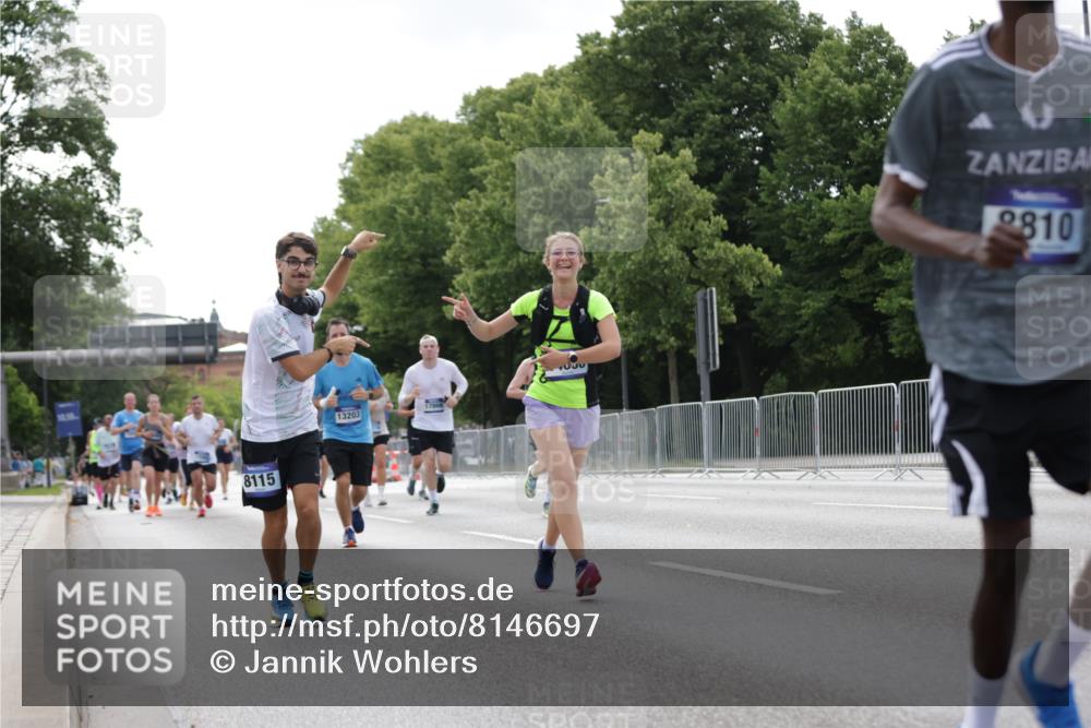 29.06.2025 - hella hamburg halbmarathon Jannik Wohlers http://msf.ph/oto/8146697 29.06.2025 10:11:10 Lombardsbrücke 1531, 1866, 4227, 8115, 8807, 8810, 10372, 10428, 11321, 11755, 13203, 13939, 14008, 15797, 15945, 17080, 17866, 18278, 18382, 19172 meine-sportfotos.de