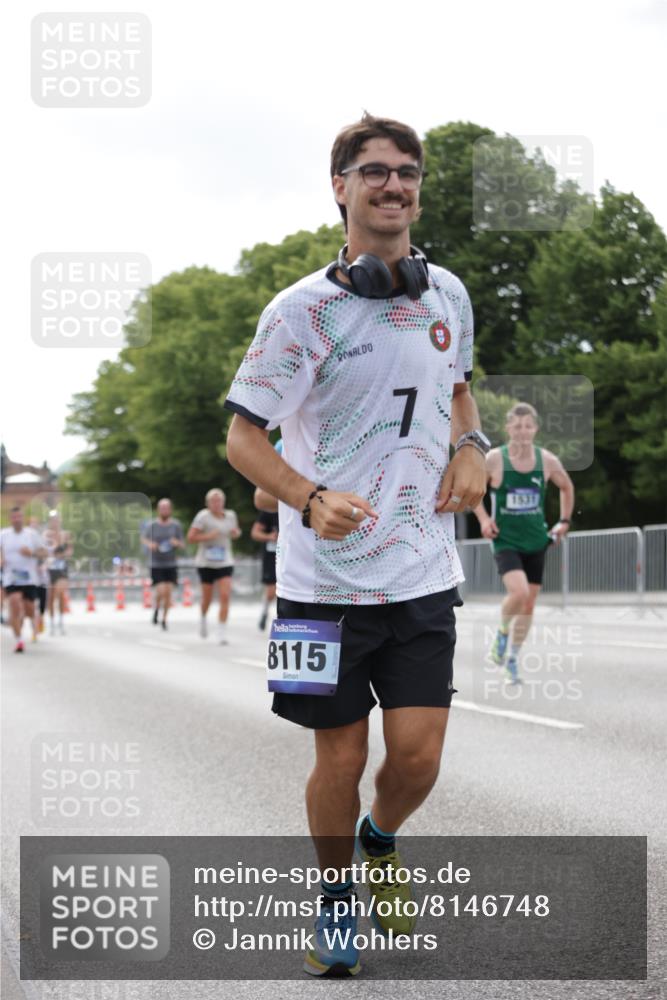 29.06.2025 - hella hamburg halbmarathon Jannik Wohlers http://msf.ph/oto/8146748 29.06.2025 10:11:12 Lombardsbrücke 1328, 1531, 1866, 1992, 3363, 4227, 5605, 7571, 8115, 8807, 8810, 9428, 10372, 10428, 11321, 11755, 13177, 13203, 13939, 14008, 15797, 15945, 17080, 17866, 18278, 18382 meine-sportfotos.de