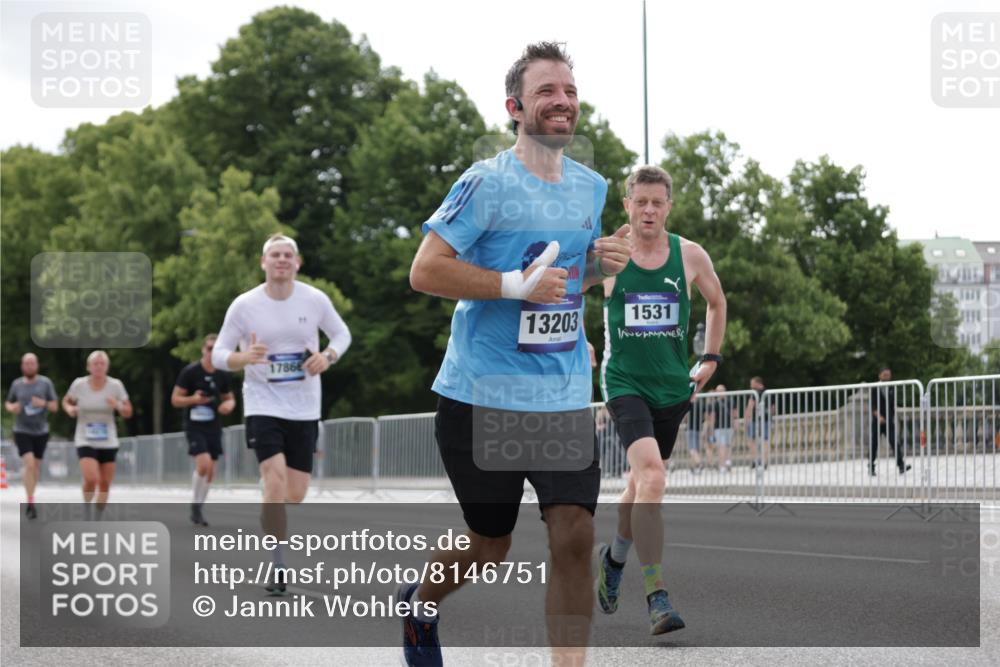 29.06.2025 - hella hamburg halbmarathon Jannik Wohlers http://msf.ph/oto/8146751 29.06.2025 10:11:14 Lombardsbrücke 1328, 1531, 1866, 1992, 3363, 4227, 5605, 7571, 8115, 8807, 8810, 9428, 10428, 11321, 11507, 12473, 13177, 13203, 13939, 14008, 15797, 15945, 17080, 17638, 17866, 18278 meine-sportfotos.de