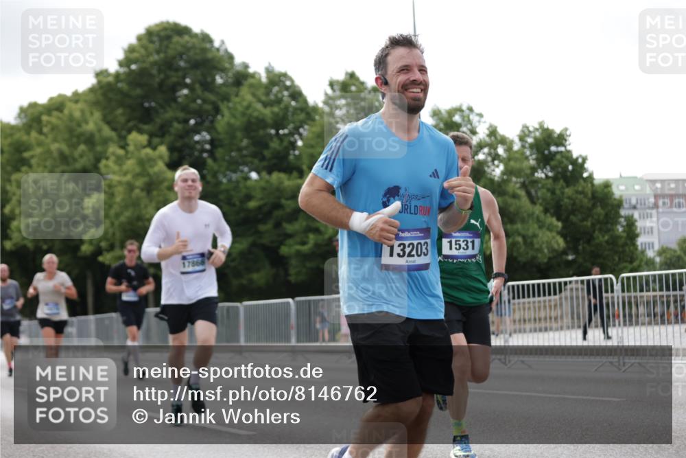 29.06.2025 - hella hamburg halbmarathon Jannik Wohlers http://msf.ph/oto/8146762 29.06.2025 10:11:14 Lombardsbrücke 1328, 1531, 1866, 1992, 3363, 4227, 5605, 7571, 8115, 8807, 8810, 9428, 10428, 11321, 11507, 12473, 13177, 13203, 13939, 14008, 15797, 15945, 17080, 17638, 17866, 18278 meine-sportfotos.de