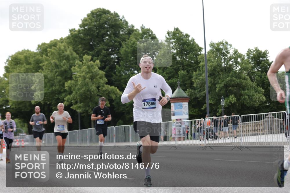 29.06.2025 - hella hamburg halbmarathon Jannik Wohlers http://msf.ph/oto/8146776 29.06.2025 10:11:14 Lombardsbrücke 1328, 1531, 1866, 1992, 3363, 4227, 5605, 7571, 8115, 8807, 8810, 9428, 10428, 11321, 11507, 12473, 13177, 13203, 13939, 14008, 15797, 15945, 17080, 17638, 17866, 18278 meine-sportfotos.de