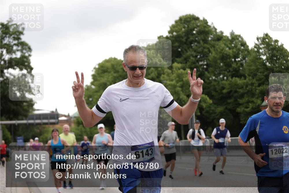 29.06.2025 - hella hamburg halbmarathon Jannik Wohlers http://msf.ph/oto/8146780 29.06.2025 10:47:59 Lombardsbrücke 1157, 1645, 2037, 2195, 2418, 2475, 2627, 2756, 2909, 3224, 3320, 3504, 3661, 3679, 3933, 4588, 5585, 5781, 5952, 6143, 7532, 8461, 8948, 9775, 9921, 10059, 10145, 12022, 12104, 12152, 12192, 12439, 12452, 12932, 13377, 13529, 13559, 13675, 13861, 13914, 14050, 15489, 15593, 15715, 15743, 16141, 16368, 16669, 16693, 16935, 16965, 17631, 17930, 18248, 18967 meine-sportfotos.de