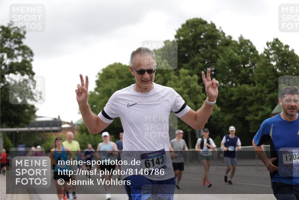29.06.2025 - hella hamburg halbmarathon Jannik Wohlers http://msf.ph/oto/8146786 29.06.2025 10:47:59 Lombardsbrücke 1157, 1645, 2037, 2195, 2418, 2475, 2627, 2756, 2909, 3224, 3320, 3504, 3661, 3679, 3933, 4588, 5585, 5781, 5952, 6143, 7532, 8461, 8948, 9775, 9921, 10059, 10145, 12022, 12104, 12152, 12192, 12439, 12452, 12932, 13377, 13529, 13559, 13675, 13861, 13914, 14050, 15489, 15593, 15715, 15743, 16141, 16368, 16669, 16693, 16935, 16965, 17631, 17930, 18248, 18967 meine-sportfotos.de
