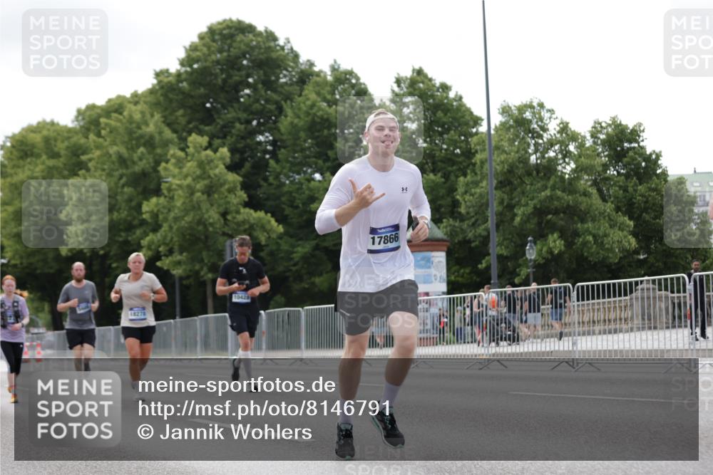 29.06.2025 - hella hamburg halbmarathon Jannik Wohlers http://msf.ph/oto/8146791 29.06.2025 10:11:14 Lombardsbrücke 1328, 1531, 1866, 1992, 3363, 4227, 5605, 7571, 8115, 8807, 8810, 9428, 10428, 11321, 11507, 12473, 13177, 13203, 13939, 14008, 15797, 15945, 17080, 17638, 17866, 18278 meine-sportfotos.de