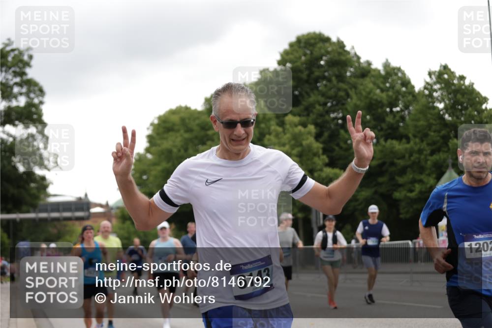 29.06.2025 - hella hamburg halbmarathon Jannik Wohlers http://msf.ph/oto/8146792 29.06.2025 10:47:59 Lombardsbrücke 1157, 1645, 2037, 2195, 2418, 2475, 2627, 2756, 2909, 3224, 3320, 3504, 3661, 3679, 3933, 4588, 5585, 5781, 5952, 6143, 7532, 8461, 8948, 9775, 9921, 10059, 10145, 12022, 12104, 12152, 12192, 12439, 12452, 12932, 13377, 13529, 13559, 13675, 13861, 13914, 14050, 15489, 15593, 15715, 15743, 16141, 16368, 16669, 16693, 16935, 16965, 17631, 17930, 18248, 18967 meine-sportfotos.de