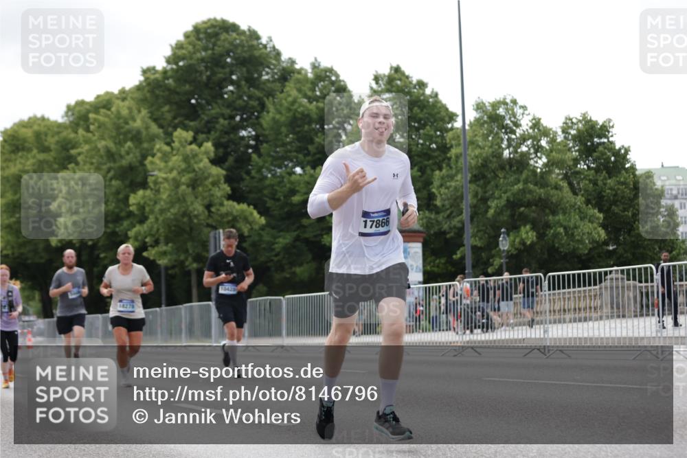 29.06.2025 - hella hamburg halbmarathon Jannik Wohlers http://msf.ph/oto/8146796 29.06.2025 10:11:15 Lombardsbrücke 1328, 1531, 1866, 1992, 3363, 4227, 5605, 7571, 8115, 8807, 8810, 9428, 10428, 11321, 11507, 12473, 13177, 13203, 13939, 14008, 14384, 15945, 17080, 17638, 17866, 18278 meine-sportfotos.de