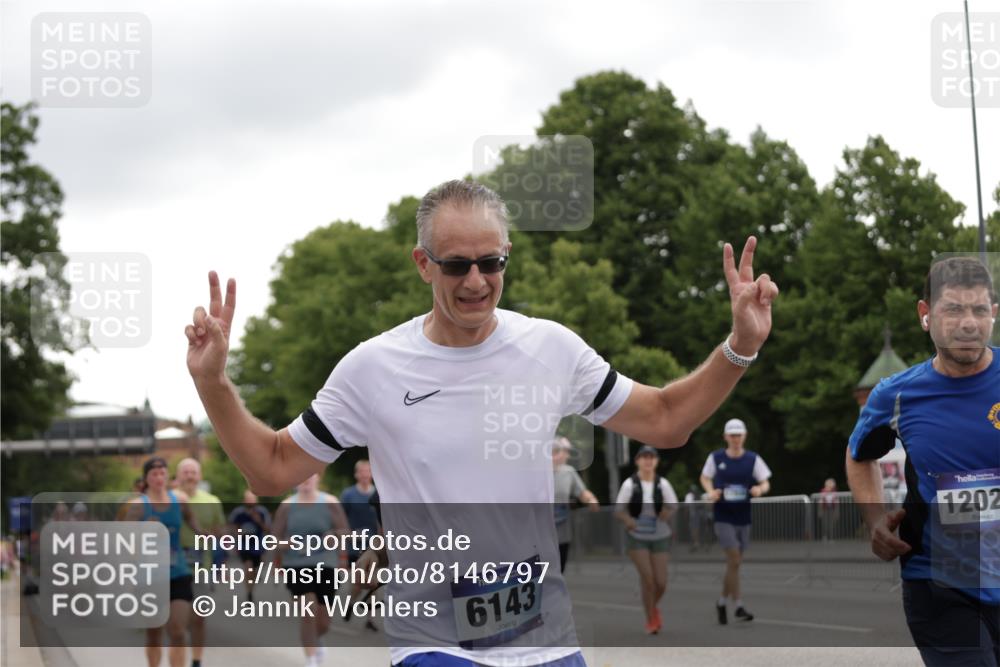 29.06.2025 - hella hamburg halbmarathon Jannik Wohlers http://msf.ph/oto/8146797 29.06.2025 10:48:00 Lombardsbrücke 1645, 2037, 2195, 2418, 2475, 2627, 2756, 2909, 3224, 3320, 3504, 3661, 3933, 4588, 5585, 5781, 6143, 7532, 8461, 8948, 9775, 9921, 10059, 10145, 12022, 12104, 12152, 12192, 12439, 12452, 12932, 13377, 13529, 13559, 13675, 13861, 13914, 15489, 15593, 15715, 15743, 16141, 16368, 16669, 16693, 16935, 16965, 17631, 17930, 18248, 18967 meine-sportfotos.de