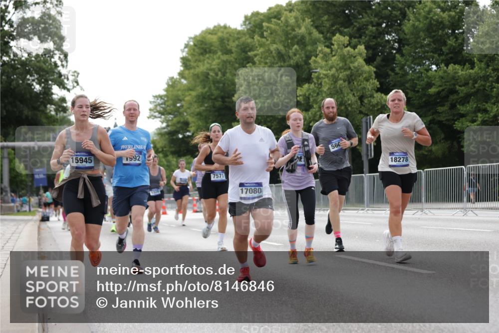 29.06.2025 - hella hamburg halbmarathon Jannik Wohlers http://msf.ph/oto/8146846 29.06.2025 10:11:16 Lombardsbrücke 1328, 1531, 1866, 1992, 3363, 4227, 5605, 7571, 8115, 8807, 8810, 9428, 10428, 11321, 11507, 12473, 13177, 13203, 13939, 14008, 14384, 15945, 17080, 17638, 17866, 18278 meine-sportfotos.de