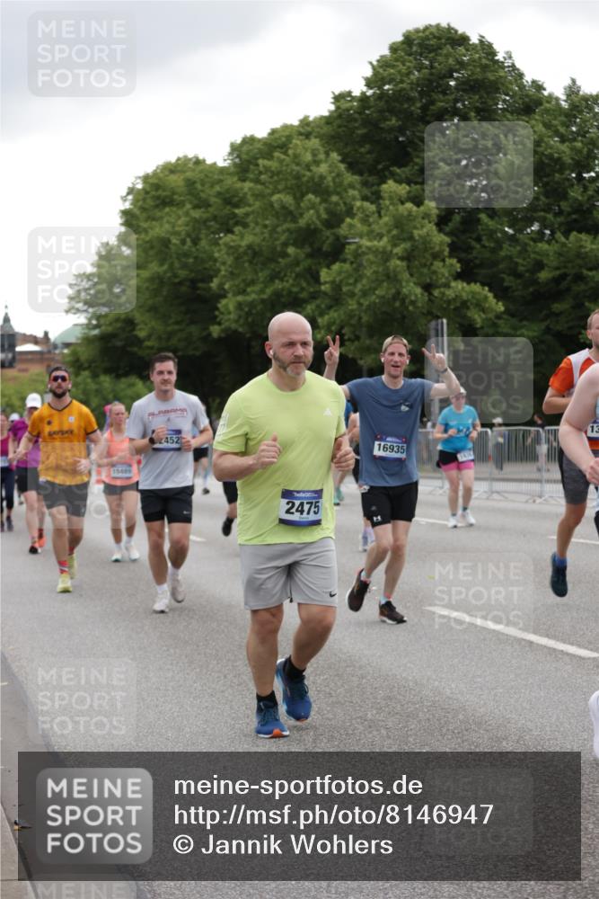 29.06.2025 - hella hamburg halbmarathon Jannik Wohlers http://msf.ph/oto/8146947 29.06.2025 10:48:03 Lombardsbrücke 1142, 1645, 2195, 2475, 2627, 2756, 2909, 3224, 3320, 3661, 4588, 5781, 6143, 7532, 8461, 8760, 8948, 9775, 9787, 10059, 12022, 12152, 12192, 12439, 12452, 12932, 13559, 13814, 13914, 15489, 15593, 15715, 16368, 16498, 16499, 16669, 16693, 16935, 16965, 17631, 17930, 18909, 18967 meine-sportfotos.de