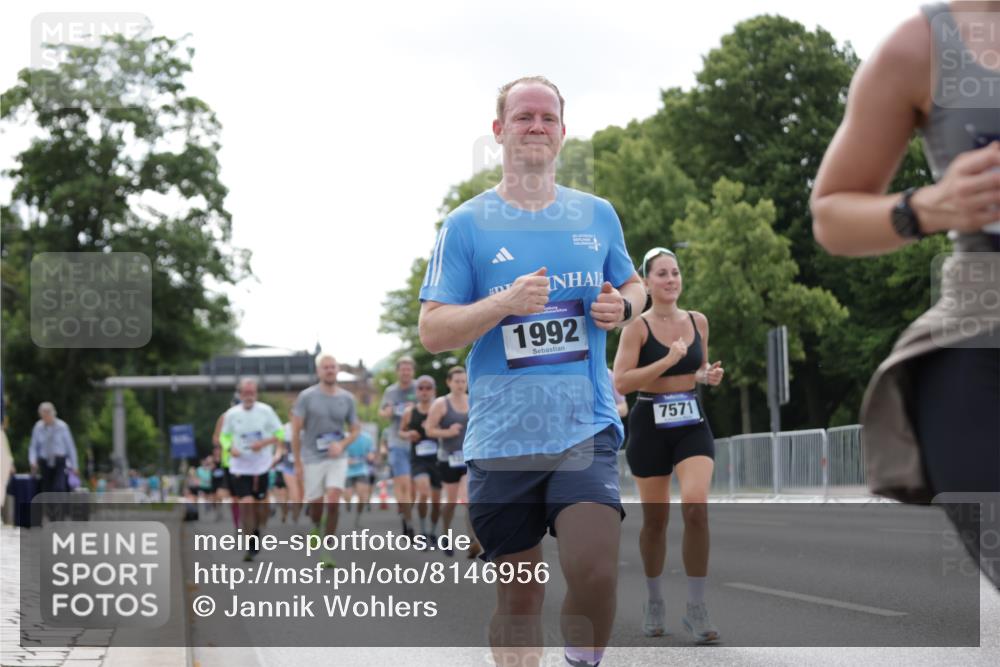 29.06.2025 - hella hamburg halbmarathon Jannik Wohlers http://msf.ph/oto/8146956 29.06.2025 10:11:18 Lombardsbrücke 1328, 1531, 1866, 1992, 3363, 4227, 5379, 5605, 7571, 8115, 8807, 8810, 9428, 10428, 11321, 11507, 12473, 13177, 13203, 13939, 14008, 14384, 15945, 17080, 17638, 17774, 17866, 18278 meine-sportfotos.de