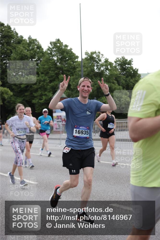 29.06.2025 - hella hamburg halbmarathon Jannik Wohlers http://msf.ph/oto/8146967 29.06.2025 10:48:05 Lombardsbrücke 1142, 1167, 1584, 2195, 2475, 2627, 2909, 3224, 3320, 3661, 5781, 6143, 7532, 8461, 8719, 8760, 8948, 9775, 9787, 10059, 12022, 12152, 12192, 12452, 13559, 13814, 13914, 15489, 15593, 15715, 16368, 16498, 16499, 16669, 16693, 16935, 17631, 17930, 18282, 18909, 18967 meine-sportfotos.de