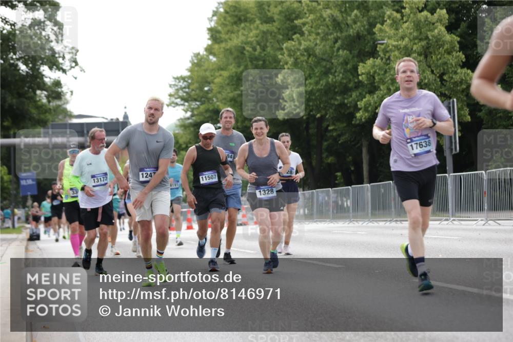 29.06.2025 - hella hamburg halbmarathon Jannik Wohlers http://msf.ph/oto/8146971 29.06.2025 10:11:20 Lombardsbrücke 1328, 1531, 1866, 1992, 3363, 4227, 5379, 5605, 7571, 8115, 8807, 8810, 9191, 9428, 10042, 10428, 11321, 11507, 12473, 13177, 13203, 13939, 13958, 14008, 14384, 15945, 17080, 17638, 17774, 17866, 18278 meine-sportfotos.de