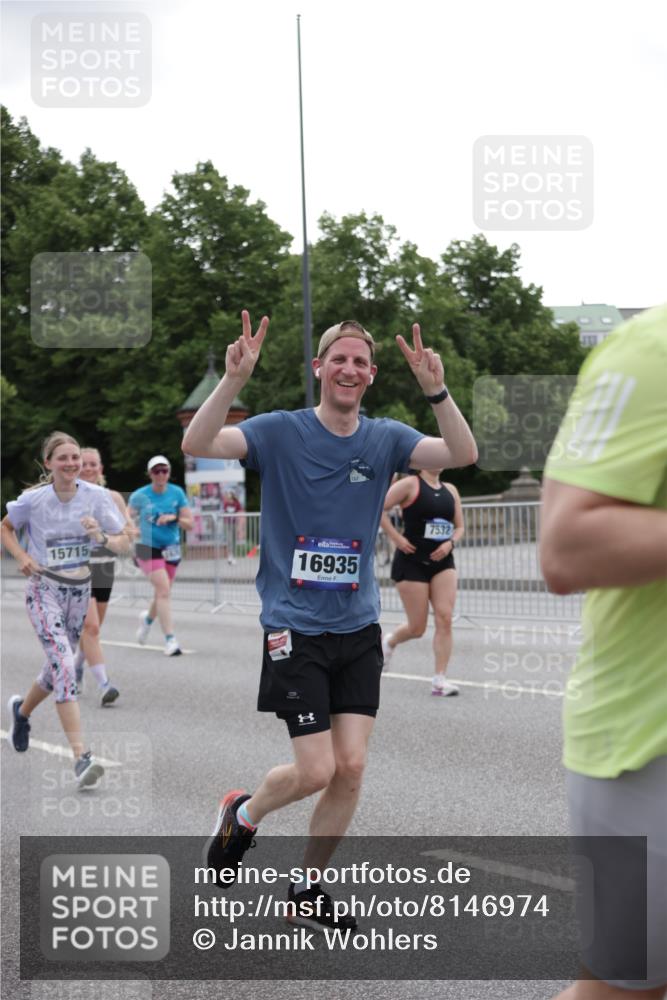 29.06.2025 - hella hamburg halbmarathon Jannik Wohlers http://msf.ph/oto/8146974 29.06.2025 10:48:06 Lombardsbrücke 1142, 1167, 1584, 2195, 2475, 2627, 2909, 3224, 3661, 5781, 6143, 8461, 8719, 8760, 8948, 9775, 9787, 10059, 10204, 12022, 12152, 12192, 12452, 13559, 13814, 13914, 15489, 15593, 15715, 16368, 16498, 16499, 16669, 16693, 16701, 16935, 17631, 17930, 18282, 18496, 18909, 18967, 19024, 19083, 19135 meine-sportfotos.de