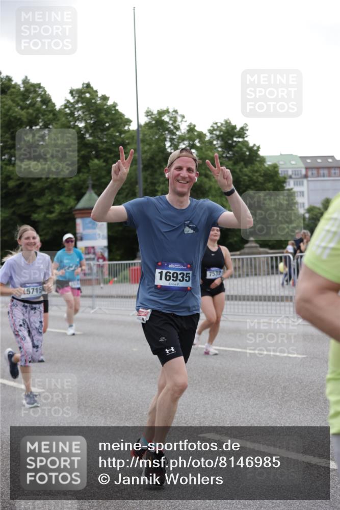 29.06.2025 - hella hamburg halbmarathon Jannik Wohlers http://msf.ph/oto/8146985 29.06.2025 10:48:06 Lombardsbrücke 1142, 1167, 1584, 2195, 2475, 2627, 2909, 3224, 3661, 5781, 6143, 8461, 8719, 8760, 8948, 9775, 9787, 10059, 10204, 12022, 12152, 12192, 12452, 13559, 13814, 13914, 15489, 15593, 15715, 16368, 16498, 16499, 16669, 16693, 16701, 16935, 17631, 17930, 18282, 18496, 18909, 18967, 19024, 19083, 19135 meine-sportfotos.de