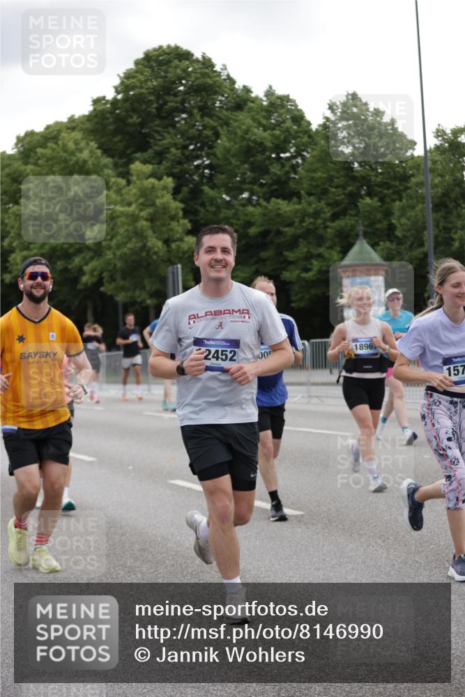 29.06.2025 - hella hamburg halbmarathon Jannik Wohlers http://msf.ph/oto/8146990 29.06.2025 10:48:06 Lombardsbrücke 1142, 1167, 1584, 2195, 2475, 2627, 2909, 3224, 3661, 5781, 6143, 8461, 8719, 8760, 8948, 9775, 9787, 10059, 10204, 12022, 12152, 12192, 12452, 13559, 13814, 13914, 15489, 15593, 15715, 16368, 16498, 16499, 16669, 16693, 16701, 16935, 17631, 17930, 18282, 18496, 18909, 18967, 19024, 19083, 19135 meine-sportfotos.de