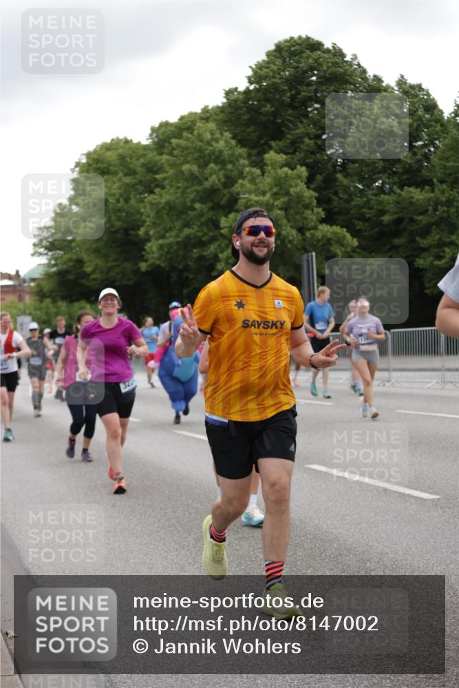 29.06.2025 - hella hamburg halbmarathon Jannik Wohlers http://msf.ph/oto/8147002 29.06.2025 10:48:07 Lombardsbrücke 1142, 1167, 1584, 2195, 2475, 2627, 2716, 2909, 3224, 3661, 5781, 6143, 7947, 7948, 8461, 8719, 8760, 8948, 9787, 10059, 10204, 12022, 12152, 12192, 12452, 13559, 13814, 13914, 15489, 15593, 15715, 16368, 16498, 16499, 16669, 16693, 16701, 16935, 17631, 17930, 18282, 18496, 18909, 18967, 19024, 19083, 19135 meine-sportfotos.de