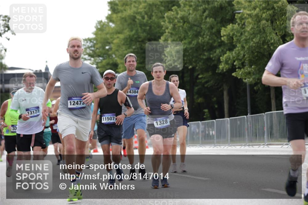 29.06.2025 - hella hamburg halbmarathon Jannik Wohlers http://msf.ph/oto/8147014 29.06.2025 10:11:20 Lombardsbrücke 1328, 1531, 1866, 1992, 3363, 4227, 5379, 5605, 7571, 8115, 8807, 8810, 9191, 9428, 10042, 10428, 11321, 11507, 12473, 13177, 13203, 13939, 13958, 14008, 14384, 15945, 17080, 17638, 17774, 17866, 18278 meine-sportfotos.de