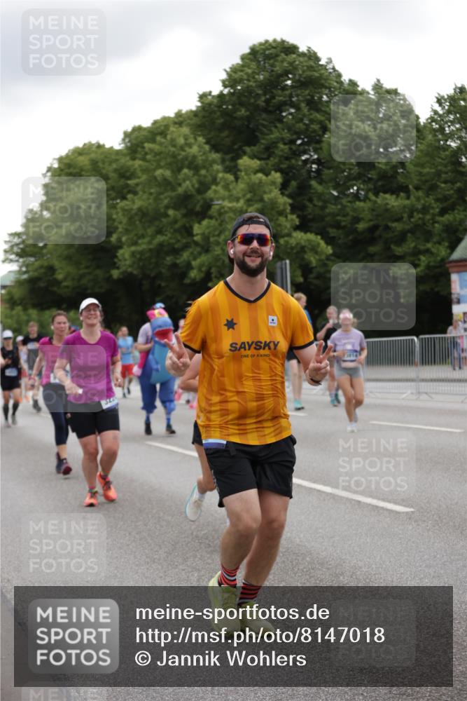 29.06.2025 - hella hamburg halbmarathon Jannik Wohlers http://msf.ph/oto/8147018 29.06.2025 10:48:07 Lombardsbrücke 1142, 1167, 1584, 2195, 2475, 2627, 2716, 2909, 3224, 3661, 5781, 6143, 7947, 7948, 8461, 8719, 8760, 8948, 9787, 10059, 10204, 12022, 12152, 12192, 12452, 13559, 13814, 13914, 15489, 15593, 15715, 16368, 16498, 16499, 16669, 16693, 16701, 16935, 17631, 17930, 18282, 18496, 18909, 18967, 19024, 19083, 19135 meine-sportfotos.de