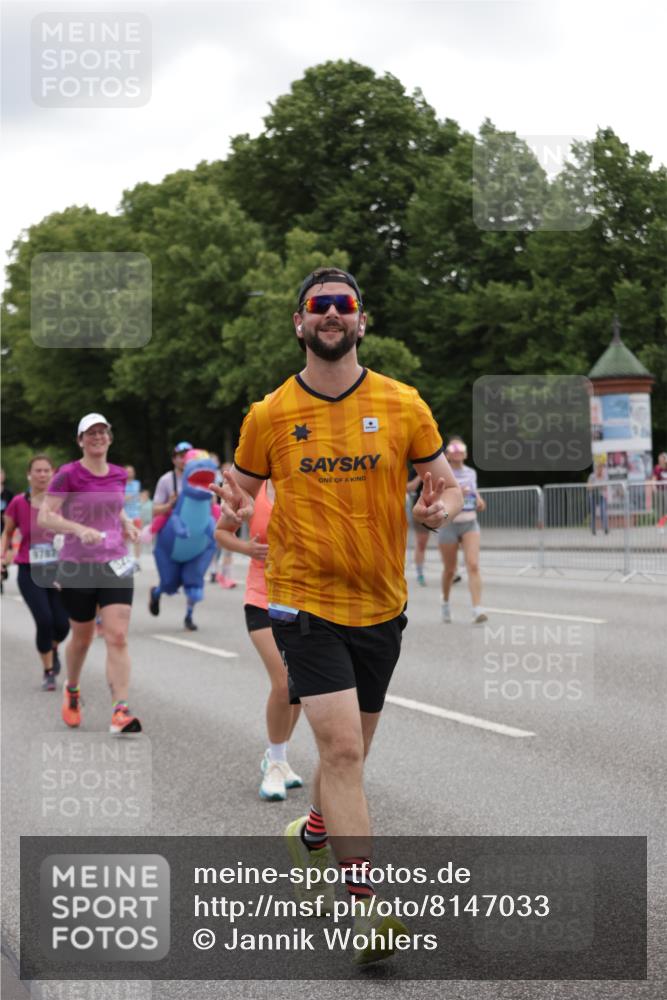29.06.2025 - hella hamburg halbmarathon Jannik Wohlers http://msf.ph/oto/8147033 29.06.2025 10:48:07 Lombardsbrücke 1142, 1167, 1584, 2195, 2475, 2627, 2716, 2909, 3224, 3661, 5781, 6143, 7947, 7948, 8461, 8719, 8760, 8948, 9787, 10059, 10204, 12022, 12152, 12192, 12452, 13559, 13814, 13914, 15489, 15593, 15715, 16368, 16498, 16499, 16669, 16693, 16701, 16935, 17631, 17930, 18282, 18496, 18909, 18967, 19024, 19083, 19135 meine-sportfotos.de