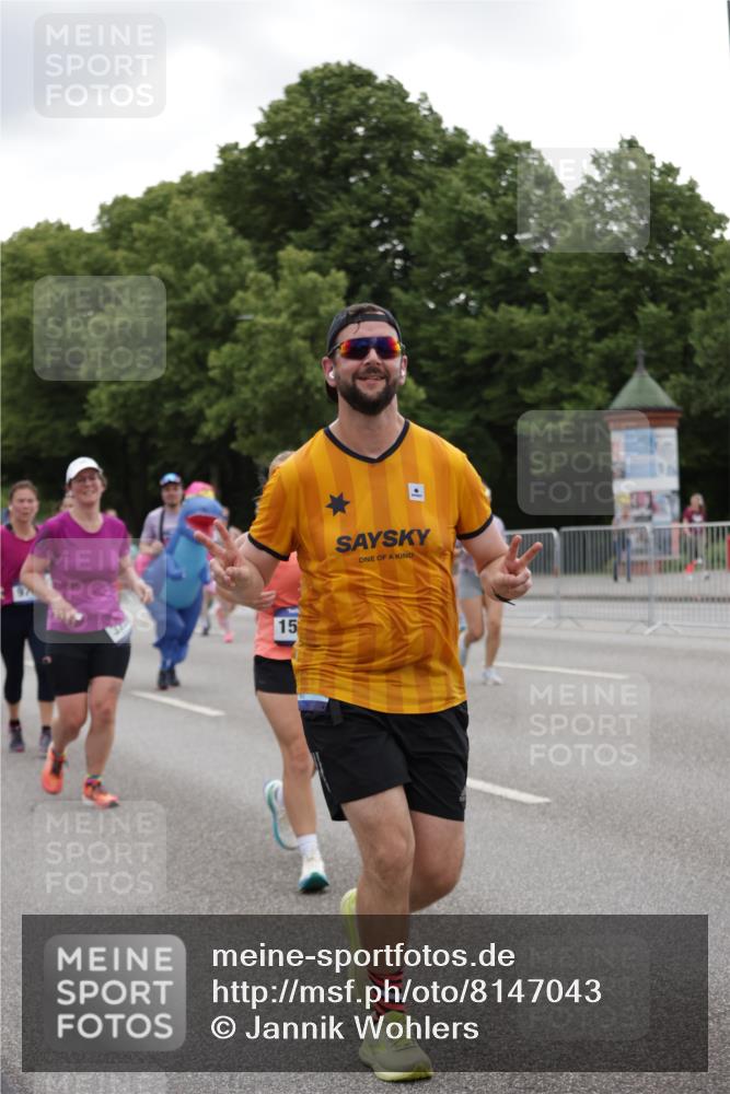 29.06.2025 - hella hamburg halbmarathon Jannik Wohlers http://msf.ph/oto/8147043 29.06.2025 10:48:07 Lombardsbrücke 1142, 1167, 1584, 2195, 2475, 2627, 2716, 2909, 3224, 3661, 5781, 6143, 7947, 7948, 8461, 8719, 8760, 8948, 9787, 10059, 10204, 12022, 12152, 12192, 12452, 13559, 13814, 13914, 15489, 15593, 15715, 16368, 16498, 16499, 16669, 16693, 16701, 16935, 17631, 17930, 18282, 18496, 18909, 18967, 19024, 19083, 19135 meine-sportfotos.de