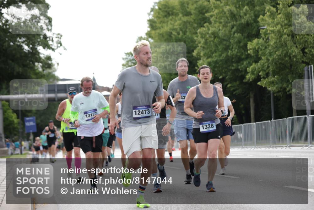 29.06.2025 - hella hamburg halbmarathon Jannik Wohlers http://msf.ph/oto/8147044 29.06.2025 10:11:21 Lombardsbrücke 1328, 1531, 1866, 1992, 3363, 4227, 5379, 5605, 7571, 8115, 8807, 8810, 9191, 9428, 10042, 10428, 11507, 11917, 12473, 13177, 13203, 13958, 14384, 15945, 17080, 17638, 17774, 17866, 18278 meine-sportfotos.de