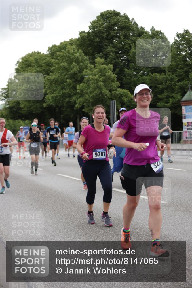 29.06.2025 - hella hamburg halbmarathon Jannik Wohlers http://msf.ph/oto/8147065 29.06.2025 10:48:09 Lombardsbrücke 1142, 1167, 1584, 2195, 2475, 2627, 2716, 2909, 3224, 3661, 7947, 7948, 8461, 8719, 8760, 8948, 9787, 10059, 10204, 12022, 12152, 12192, 12452, 13559, 13814, 13845, 13914, 15489, 15593, 15715, 16498, 16499, 16669, 16693, 16701, 16935, 17631, 17930, 18282, 18496, 18909, 18967, 19024, 19083, 19135 meine-sportfotos.de