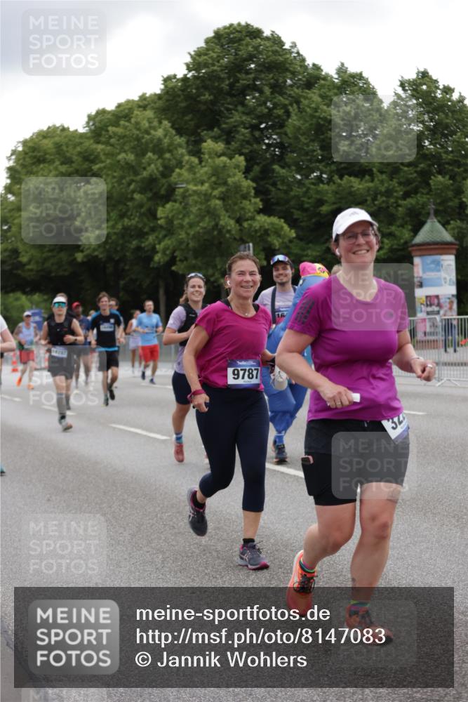 29.06.2025 - hella hamburg halbmarathon Jannik Wohlers http://msf.ph/oto/8147083 29.06.2025 10:48:10 Lombardsbrücke 1142, 1167, 1584, 2195, 2437, 2438, 2475, 2627, 2716, 2909, 3224, 3661, 5010, 7203, 7947, 7948, 8461, 8719, 8760, 8948, 9787, 10059, 10204, 12022, 12152, 12452, 13559, 13814, 13845, 13914, 15489, 15593, 15715, 16498, 16499, 16669, 16693, 16701, 16935, 16974, 17631, 17930, 18282, 18496, 18909, 18967, 19024, 19083, 19135 meine-sportfotos.de