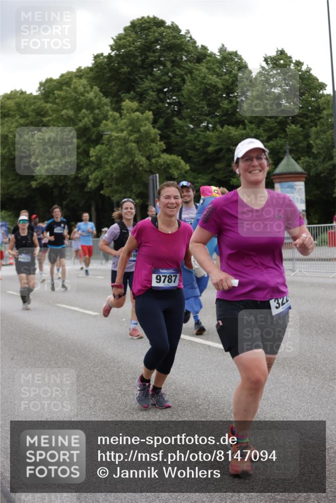 29.06.2025 - hella hamburg halbmarathon Jannik Wohlers http://msf.ph/oto/8147094 29.06.2025 10:48:10 Lombardsbrücke 1142, 1167, 1584, 2195, 2437, 2438, 2475, 2627, 2716, 2909, 3224, 3661, 5010, 7203, 7947, 7948, 8461, 8719, 8760, 8948, 9787, 10059, 10204, 12022, 12152, 12452, 13559, 13814, 13845, 13914, 15489, 15593, 15715, 16498, 16499, 16669, 16693, 16701, 16935, 16974, 17631, 17930, 18282, 18496, 18909, 18967, 19024, 19083, 19135 meine-sportfotos.de