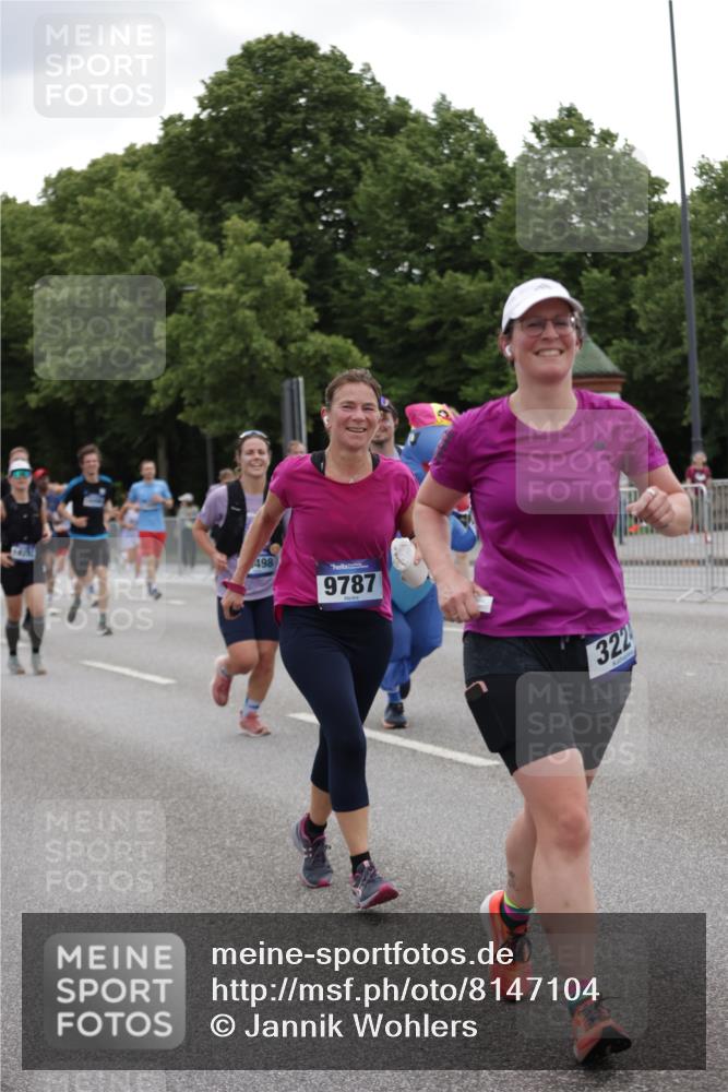 29.06.2025 - hella hamburg halbmarathon Jannik Wohlers http://msf.ph/oto/8147104 29.06.2025 10:48:10 Lombardsbrücke 1142, 1167, 1584, 2195, 2437, 2438, 2475, 2627, 2716, 2909, 3224, 3661, 5010, 7203, 7947, 7948, 8461, 8719, 8760, 8948, 9787, 10059, 10204, 12022, 12152, 12452, 13559, 13814, 13845, 13914, 15489, 15593, 15715, 16498, 16499, 16669, 16693, 16701, 16935, 16974, 17631, 17930, 18282, 18496, 18909, 18967, 19024, 19083, 19135 meine-sportfotos.de