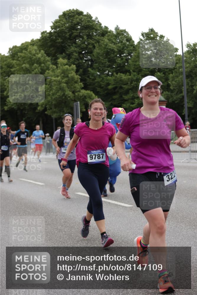 29.06.2025 - hella hamburg halbmarathon Jannik Wohlers http://msf.ph/oto/8147109 29.06.2025 10:48:10 Lombardsbrücke 1142, 1167, 1584, 2195, 2437, 2438, 2475, 2627, 2716, 2909, 3224, 3661, 5010, 7203, 7947, 7948, 8461, 8719, 8760, 8948, 9787, 10059, 10204, 12022, 12152, 12452, 13559, 13814, 13845, 13914, 15489, 15593, 15715, 16498, 16499, 16669, 16693, 16701, 16935, 16974, 17631, 17930, 18282, 18496, 18909, 18967, 19024, 19083, 19135 meine-sportfotos.de
