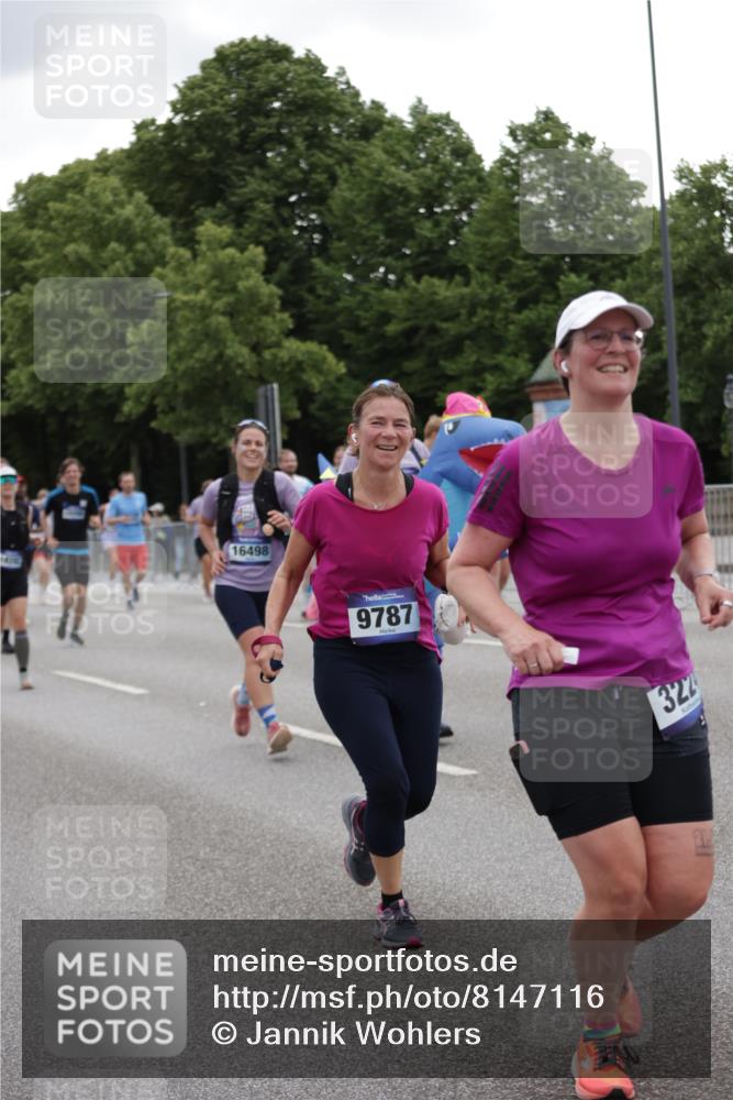 29.06.2025 - hella hamburg halbmarathon Jannik Wohlers http://msf.ph/oto/8147116 29.06.2025 10:48:10 Lombardsbrücke 1142, 1167, 1584, 2195, 2437, 2438, 2475, 2627, 2716, 2909, 3224, 3661, 5010, 7203, 7947, 7948, 8461, 8719, 8760, 8948, 9787, 10059, 10204, 12022, 12152, 12452, 13559, 13814, 13845, 13914, 15489, 15593, 15715, 16498, 16499, 16669, 16693, 16701, 16935, 16974, 17631, 17930, 18282, 18496, 18909, 18967, 19024, 19083, 19135 meine-sportfotos.de