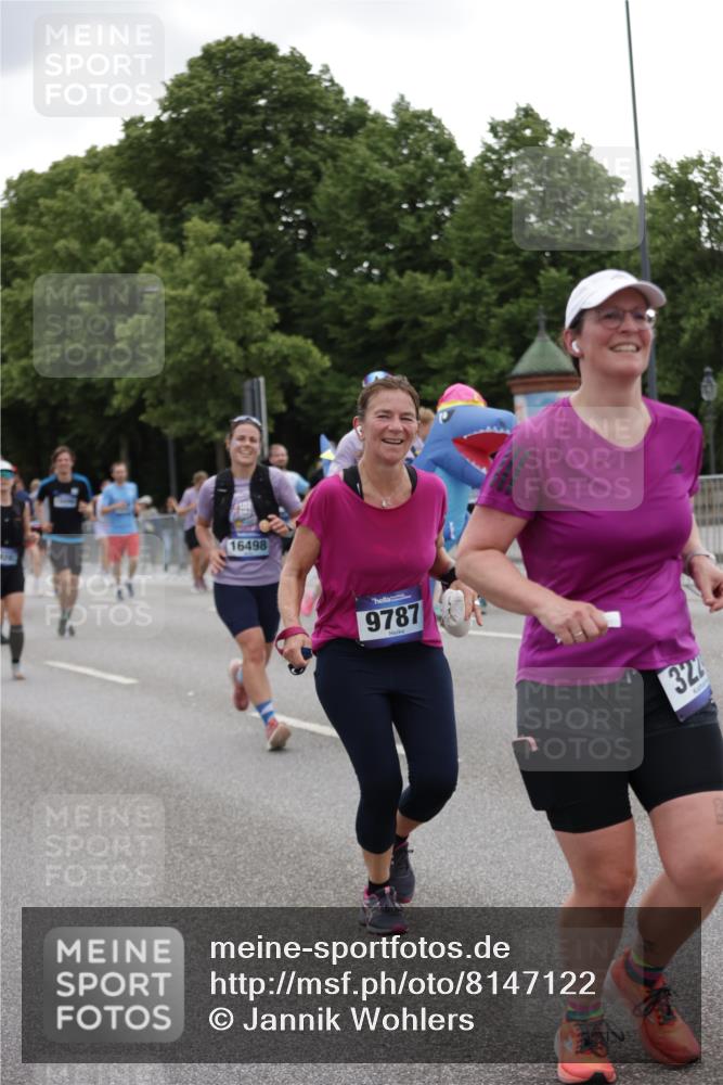 29.06.2025 - hella hamburg halbmarathon Jannik Wohlers http://msf.ph/oto/8147122 29.06.2025 10:48:10 Lombardsbrücke 1142, 1167, 1584, 2195, 2437, 2438, 2475, 2627, 2716, 2909, 3224, 3661, 5010, 7203, 7947, 7948, 8461, 8719, 8760, 8948, 9787, 10059, 10204, 12022, 12152, 12452, 13559, 13814, 13845, 13914, 15489, 15593, 15715, 16498, 16499, 16669, 16693, 16701, 16935, 16974, 17631, 17930, 18282, 18496, 18909, 18967, 19024, 19083, 19135 meine-sportfotos.de